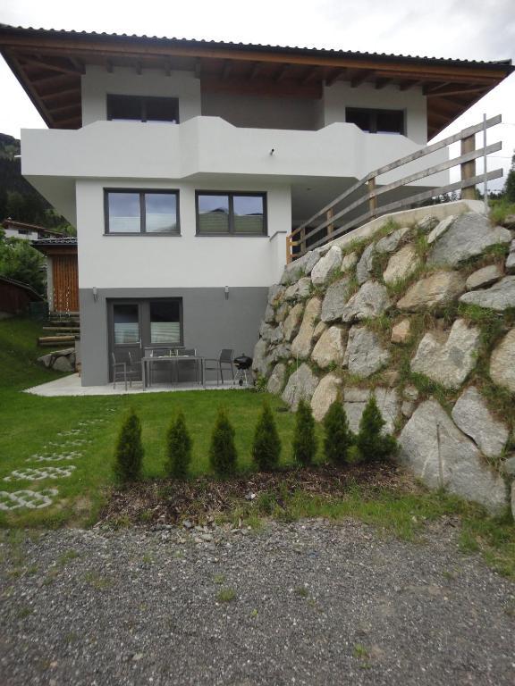 Apart Bergwaerts Fuegen Exterior photo